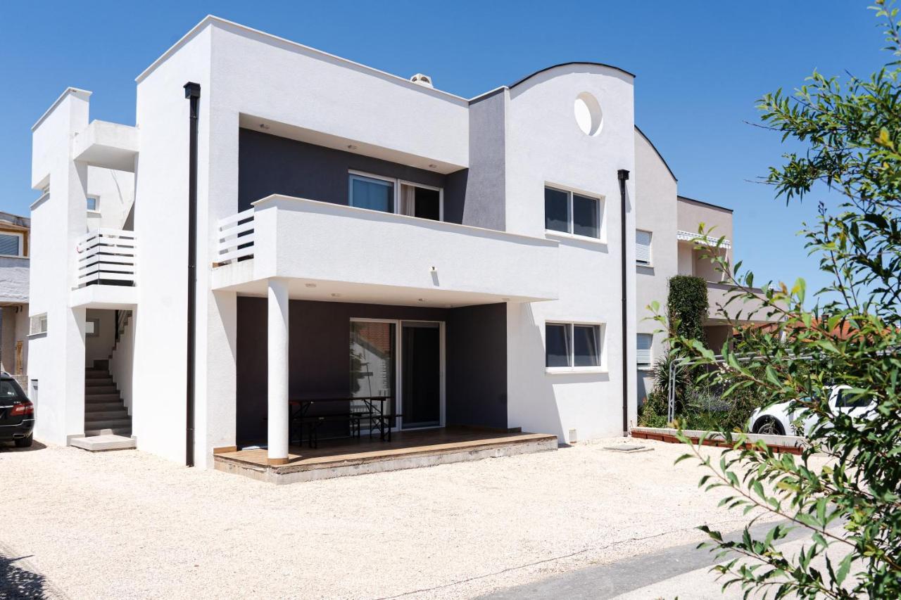 Station 22 - Brand New Apartment With A Terrace And Private Parking Vir Bagian luar foto