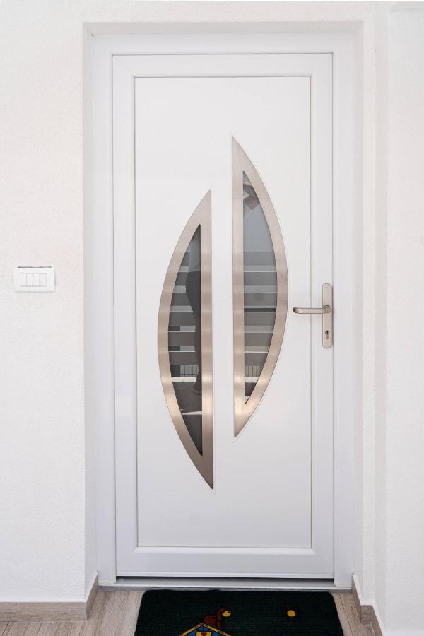 Station 22 - Brand New Apartment With A Terrace And Private Parking Vir Bagian luar foto