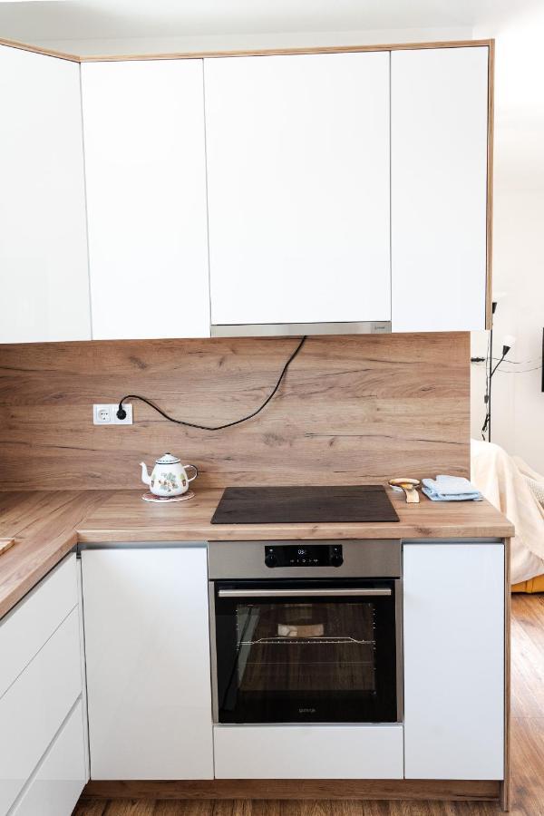 Station 22 - Brand New Apartment With A Terrace And Private Parking Vir Bagian luar foto