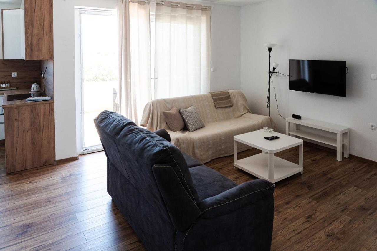 Station 22 - Brand New Apartment With A Terrace And Private Parking Vir Bagian luar foto