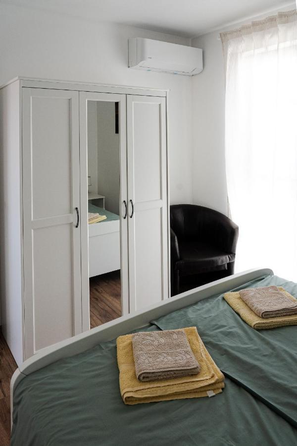 Station 22 - Brand New Apartment With A Terrace And Private Parking Vir Bagian luar foto
