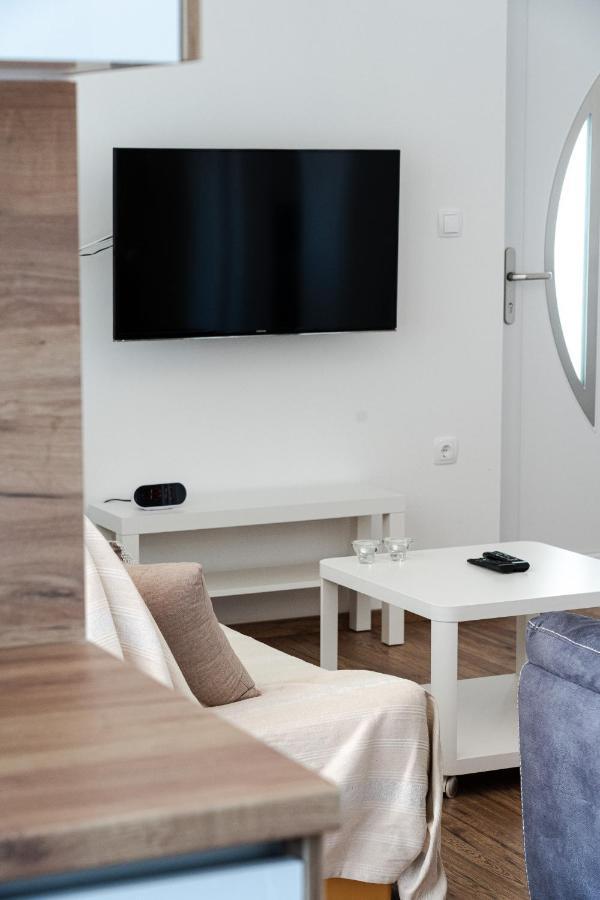 Station 22 - Brand New Apartment With A Terrace And Private Parking Vir Bagian luar foto